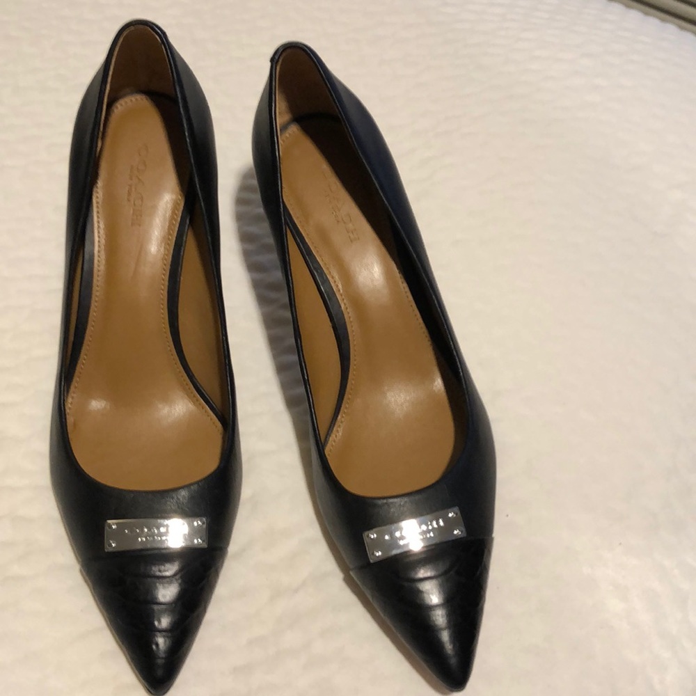 Black coach pumps
